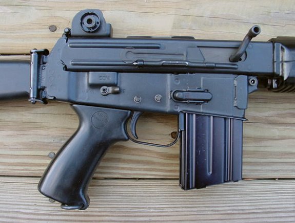 677arme.jpg - 52006 Bytes